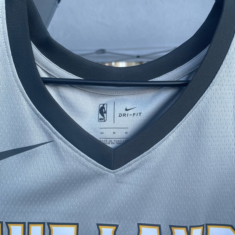 Cleveland Cavaliers Jersey - Picture 6 of 6